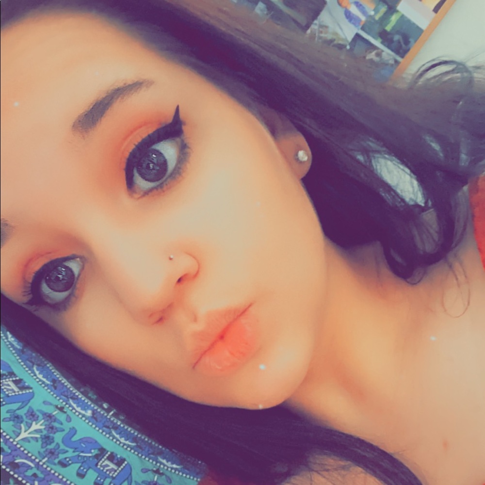 Meet your Posher, Alayna